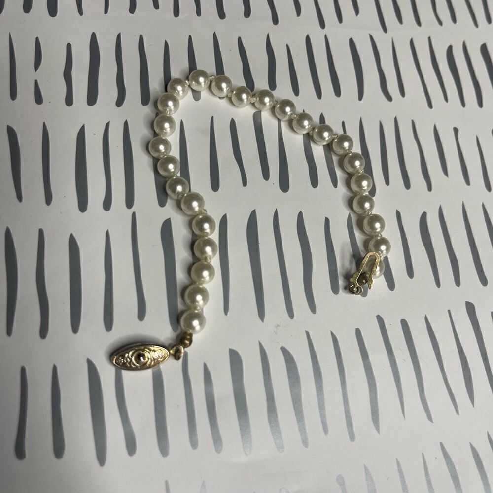 Faux pearl bracelet 